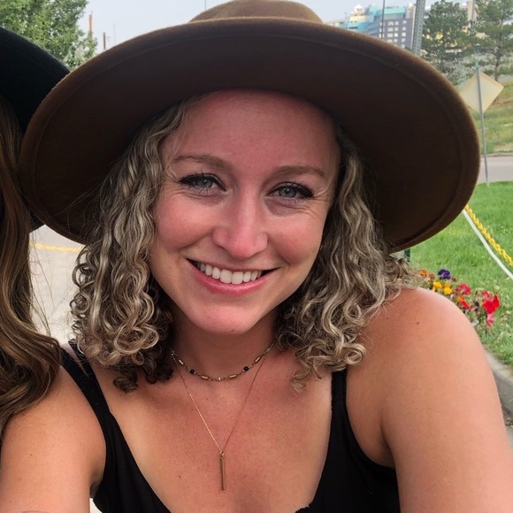 Meet your Posher, Erica - Picture 1 of 1